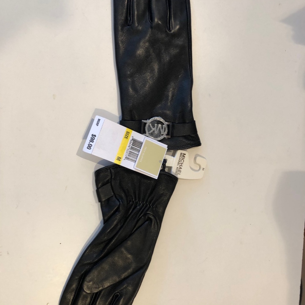 Michael Kors Black with Tag Medium Leather Gloves Mk Circle Logo - Picture 6 of 6